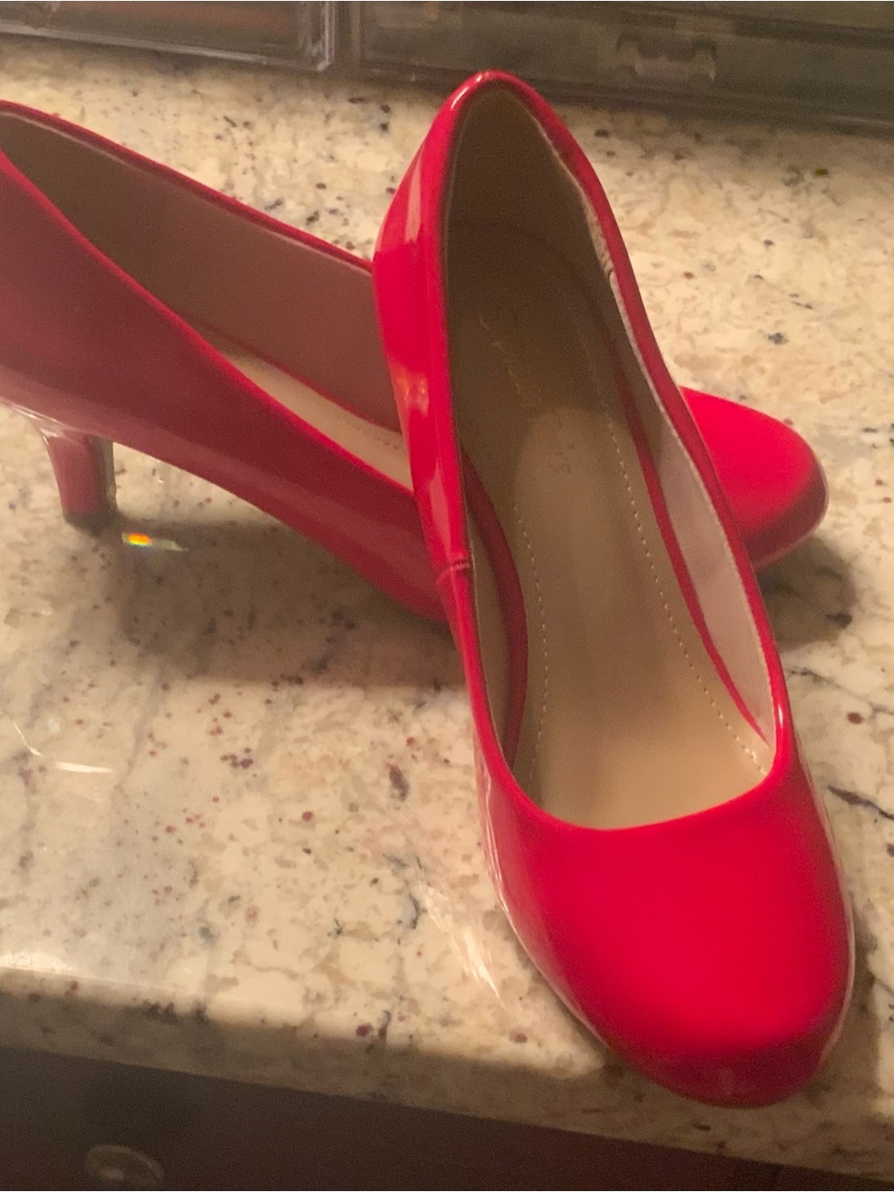 Brand New. Dream Pairs Red Patent leather kitten heel Pumps. Size7